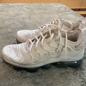 Nike air vapor max tennis shoes size 8.5 womens size 7 mens white Nike shoes